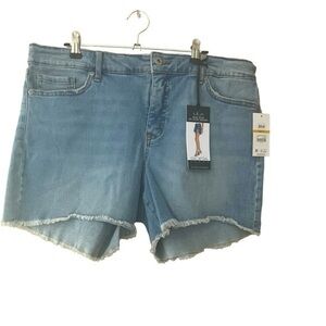 NWT SOPHIA Vergara Lila Cut Off Hi Low Washed Denim Jean Shorts Size 12